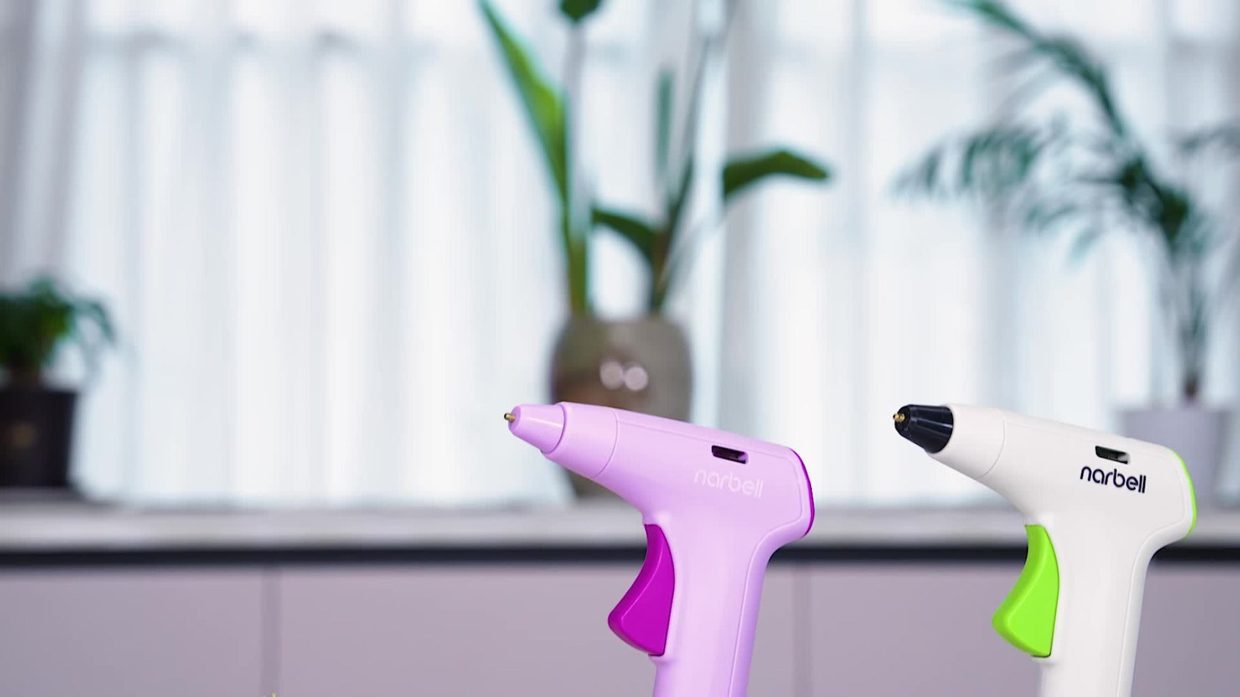 Cordless Hot Glue Gun Fast Heating USB Rechargeable 2000mAh ¨C 12-Second Heat-Up, Anti-Drip Nozzle, Auto Shut-Off, Mini Glue Sticks Included, Portable Wireless Glue Gun for DIY Crafts, Home Repair, Floral & Plush Toy Projects