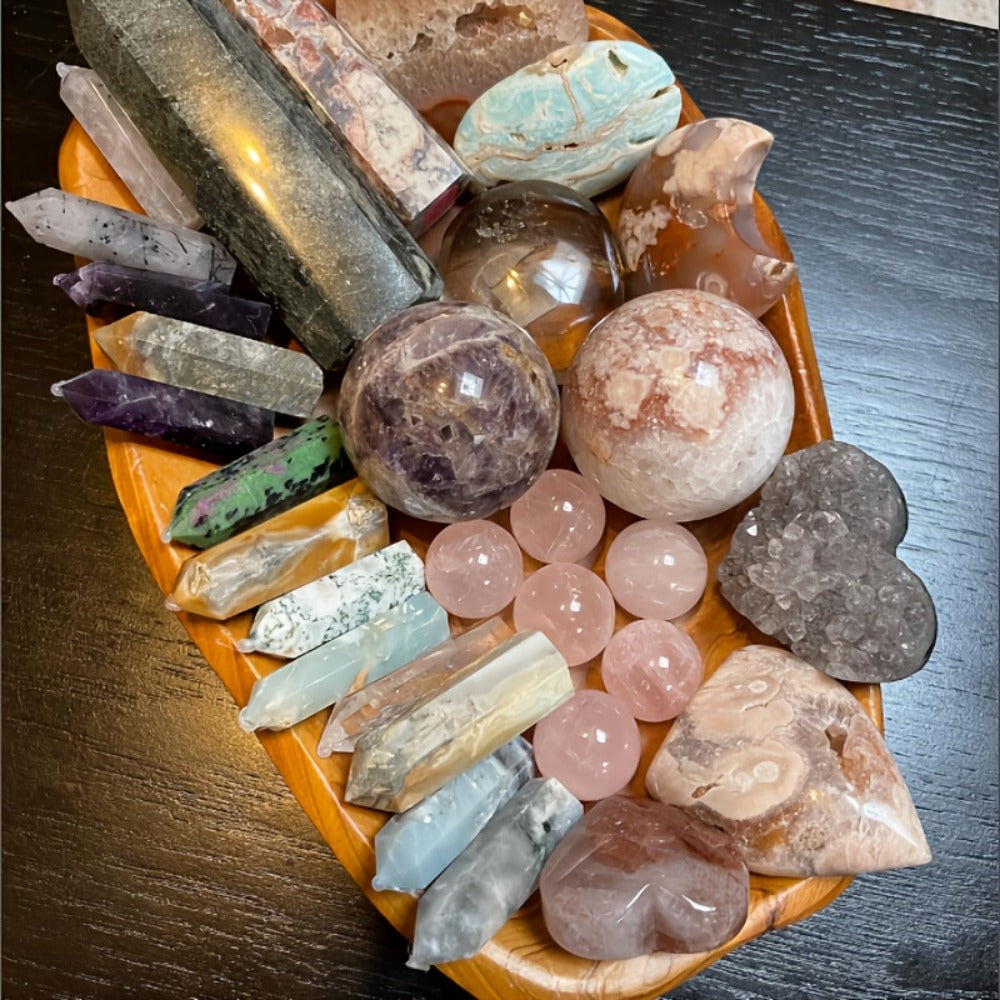 Crystal Gift Box Set 450g ¨C Raw Stones, Agate & Crystal Carvings Collection Box for Home Decor, Office Ornaments & Holiday Gifts ¨C 1LB Mixed Healing Crystal Set