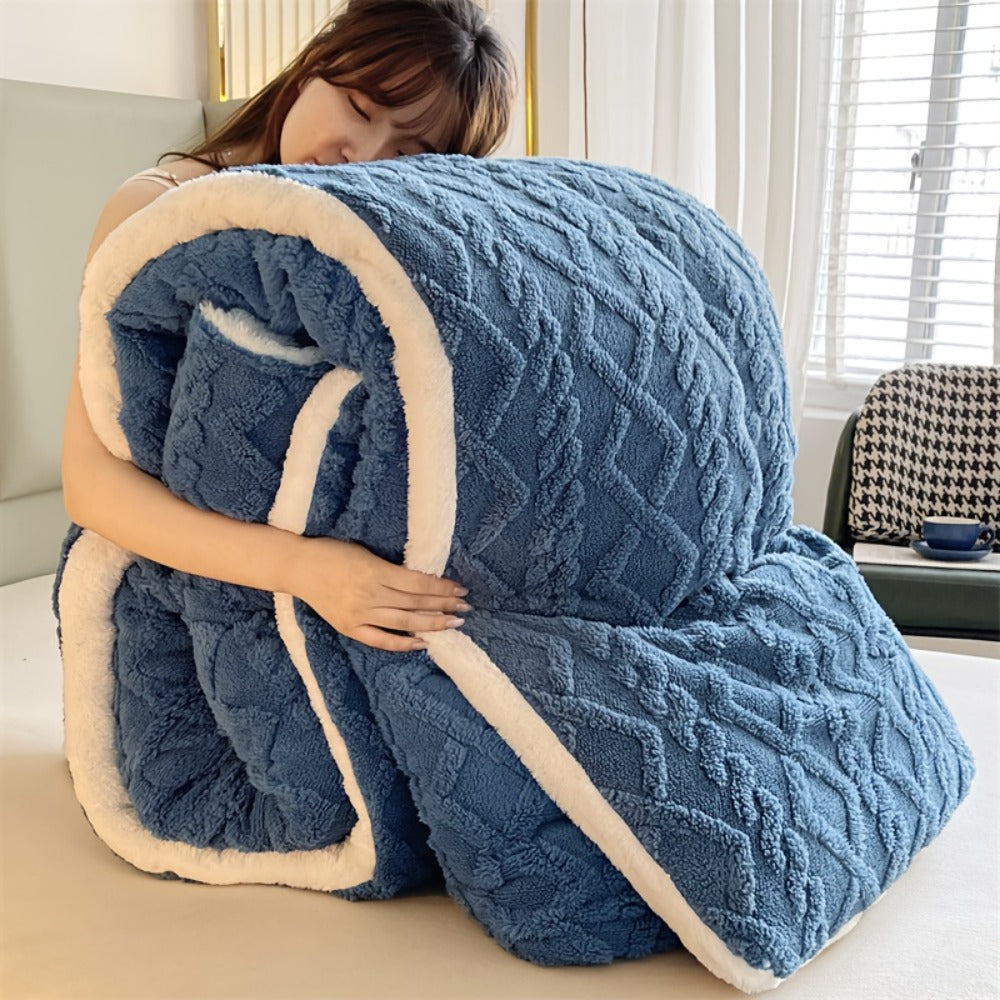 Plush Thick Comforter Blanket ¨C Premium Warm Winter Duvet with 100% Microfiber Fill, Soft Fluffy Bedding for Bedroom & Hotel, Machine Washable (Twin, Full, Queen ¨C Grey & Blue, Excludes Pillowcase)