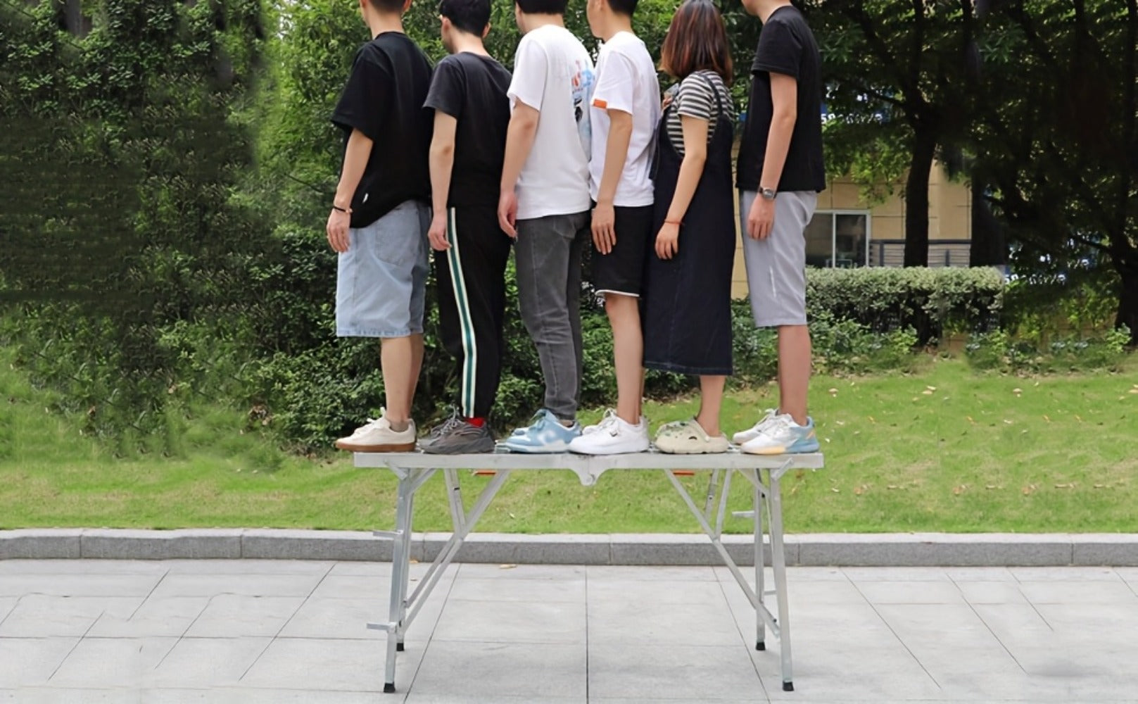 Adjustable Folding Scaffolding Work Platform 800 lbs, Portable Drywall Bench Step Ladder with Anti-Slip Feet & Safety Lock, Height 31.5¡±-49.2¡±, for Painting, Cleaning, Car Washing & Decorating