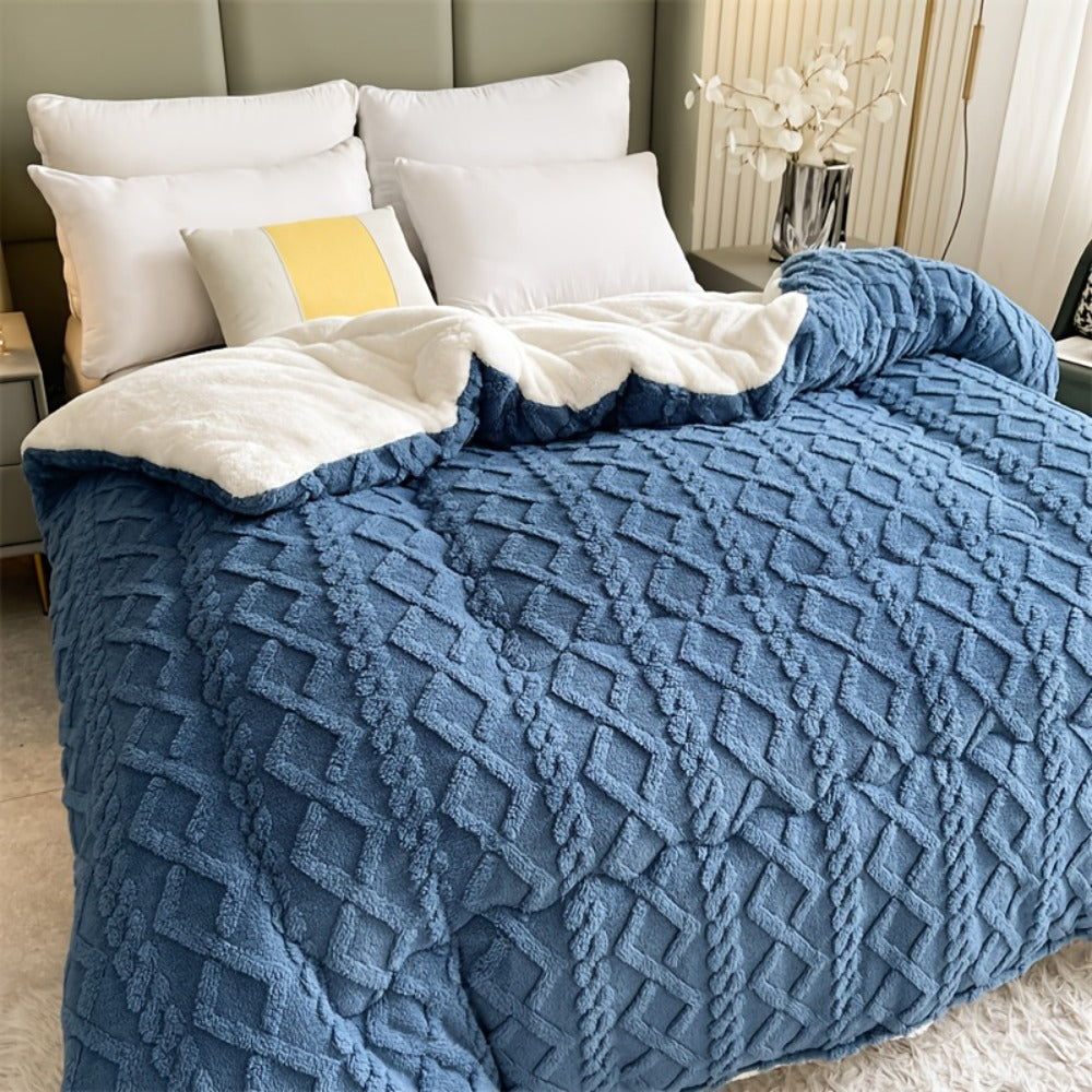 Plush Thick Comforter Blanket ¨C Premium Warm Winter Duvet with 100% Microfiber Fill, Soft Fluffy Bedding for Bedroom & Hotel, Machine Washable (Twin, Full, Queen ¨C Grey & Blue, Excludes Pillowcase)
