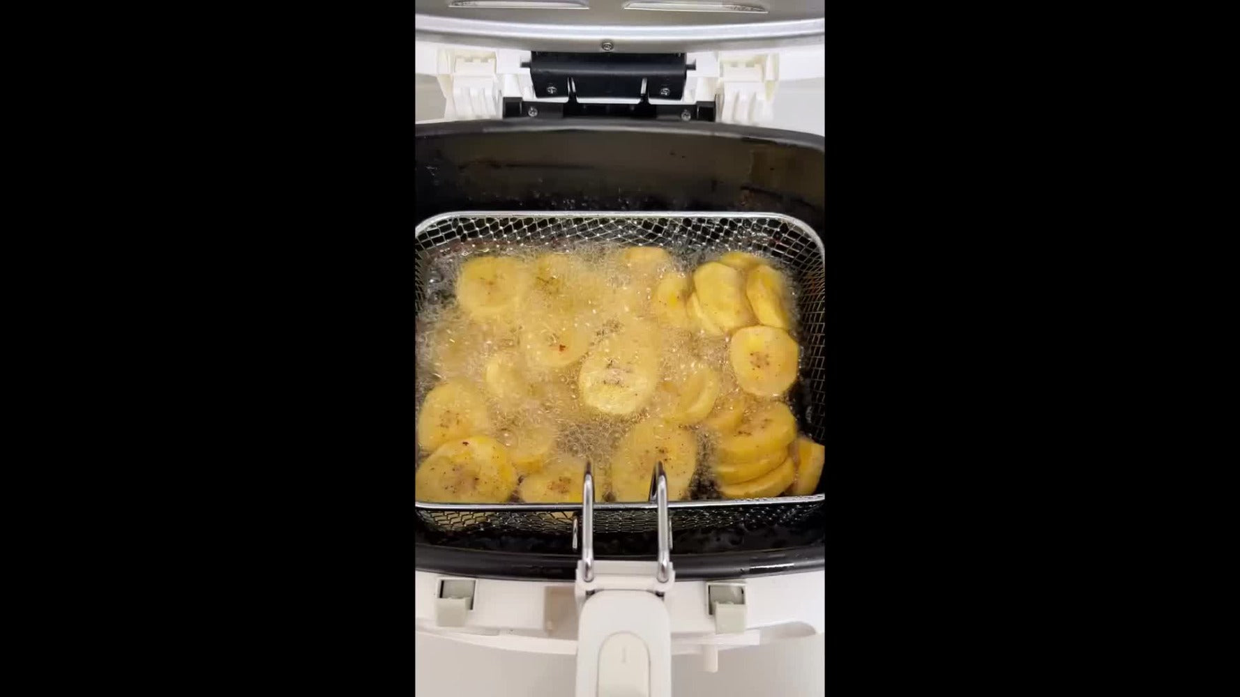 Electric Deep Fryer 1500W ¨C 84.54oz Large Capacity, Adjustable Temperature Control, Non-Stick Basket, Viewing Window, Removable Lid, One-Touch Switch, Easy to Clean, Black & White Options