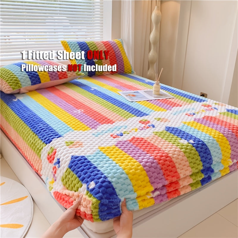 Milk Velvet Fitted Bed Sheet with Heart Carved Design ¨C Soft Mattress Protective Cover, Fully Enclosed Dust Cover, Machine Washable Bedding for Bedroom, Guest Room & Hotel ¨C Twin Full Queen King