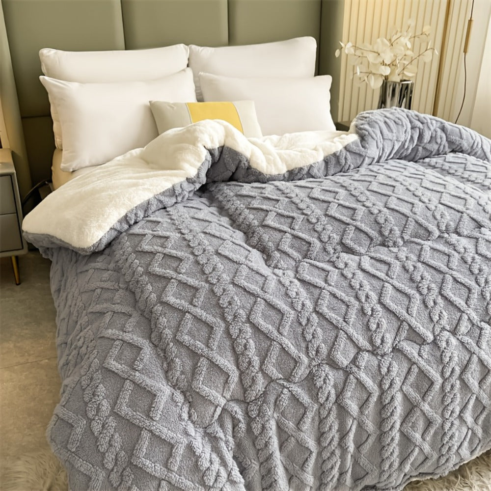 Plush Thick Comforter Blanket ¨C Premium Warm Winter Duvet with 100% Microfiber Fill, Soft Fluffy Bedding for Bedroom & Hotel, Machine Washable (Twin, Full, Queen ¨C Grey & Blue, Excludes Pillowcase)