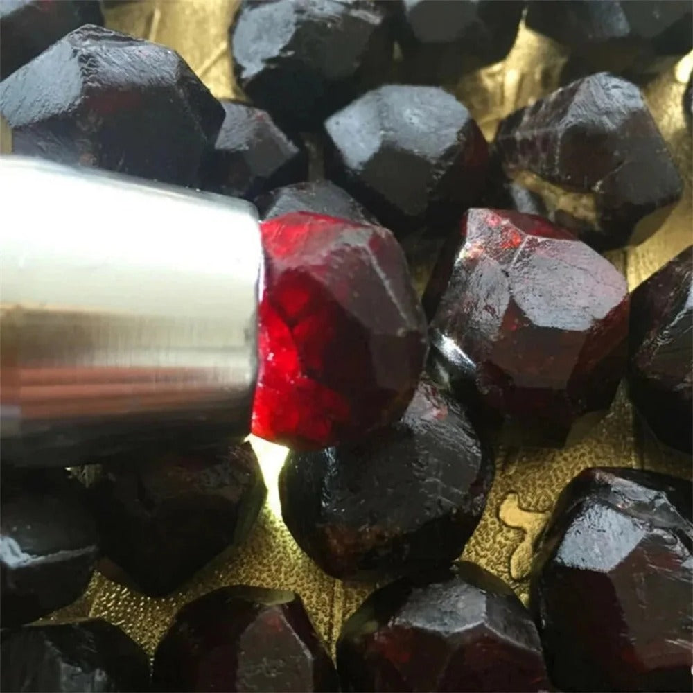 Natural Red Garnet Crystal Rough Stone ¨C Raw Unpolished Mineral Specimen for Home Decor, Crystal Healing, Feng Shui Display & Collector Gift, Genuine Gemstone Rock