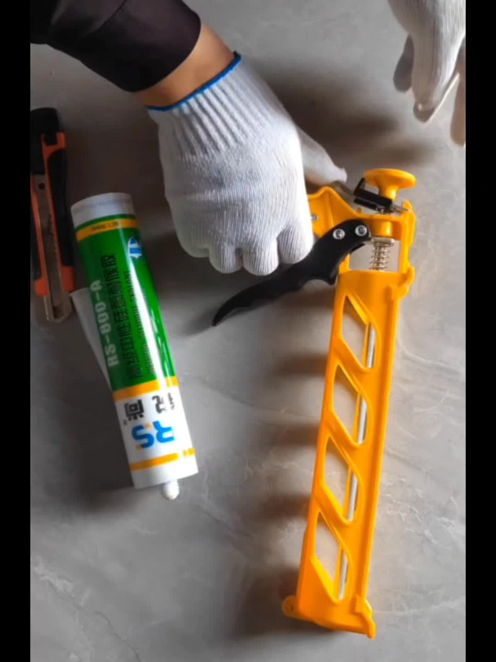 Caulking Gun Manual Drip-Free ¨C Lightweight Multi-Function Sealing Gun for Bathroom, Balcony, Doors & Windows, Home Decoration & Construction Projects, Easy-Squeeze Caulk Applicator