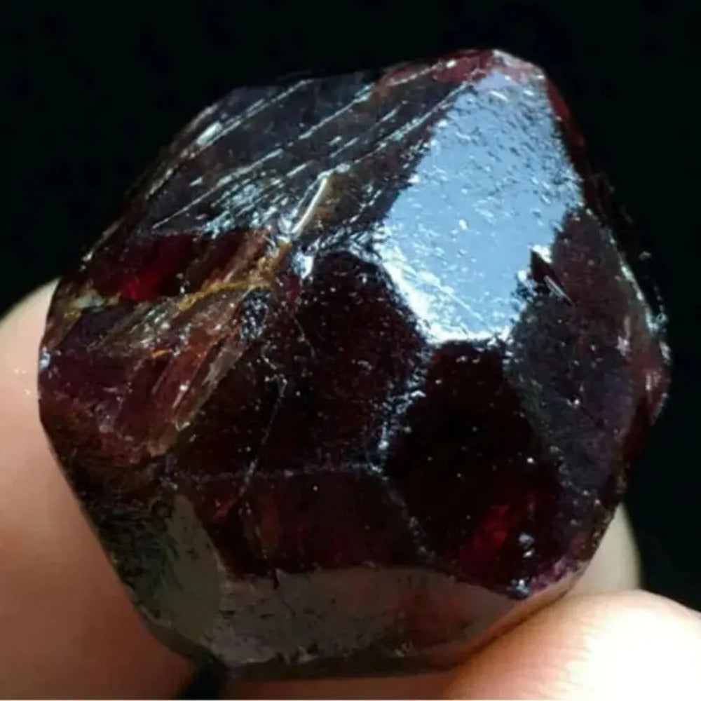 Natural Red Garnet Crystal Rough Stone ¨C Raw Unpolished Mineral Specimen for Home Decor, Crystal Healing, Feng Shui Display & Collector Gift, Genuine Gemstone Rock