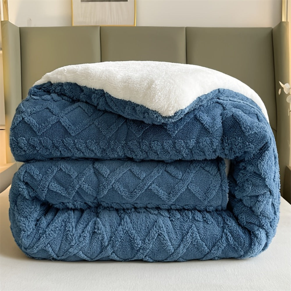 Plush Thick Comforter Blanket ¨C Premium Warm Winter Duvet with 100% Microfiber Fill, Soft Fluffy Bedding for Bedroom & Hotel, Machine Washable (Twin, Full, Queen ¨C Grey & Blue, Excludes Pillowcase)