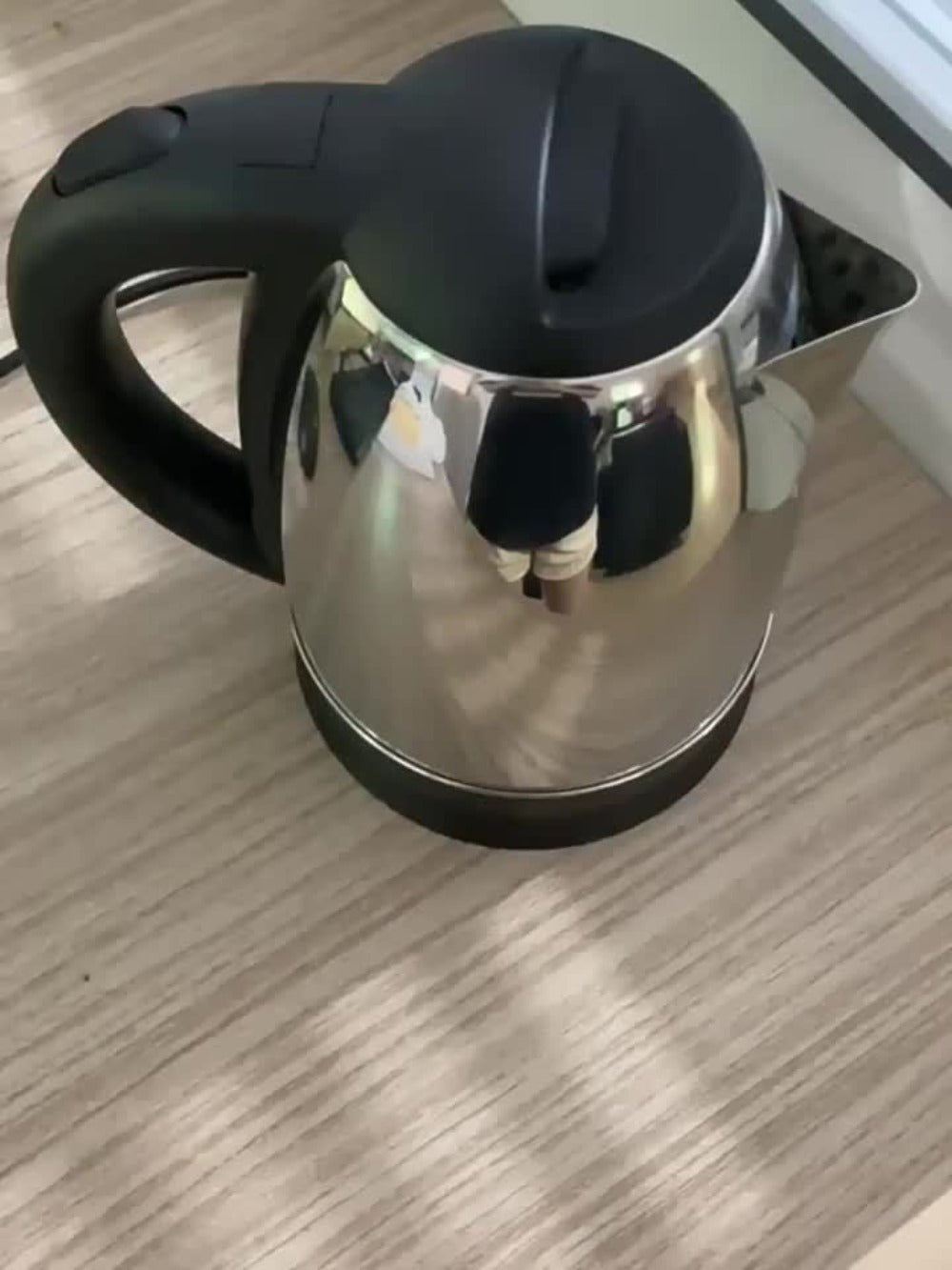 Electric Kettle Stainless Steel 2L Large Capacity 67.63oz with Auto Shut-Off, LED Indicator, BPA-Free Double Wall, Fast Boiling for Coffee & Tea ¨C Black Hot Water Kettle for Home, Office & Dorm