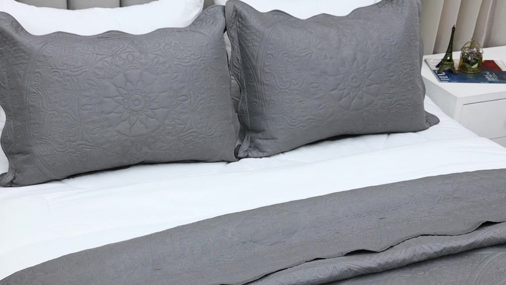 Quilted Bedspread Set 3 Piece ¨C Soft Floral Coverlet with Pillow Shams, Lightweight Breathable Quilt for Bedroom & Guest Room, All Season Bed Cover
