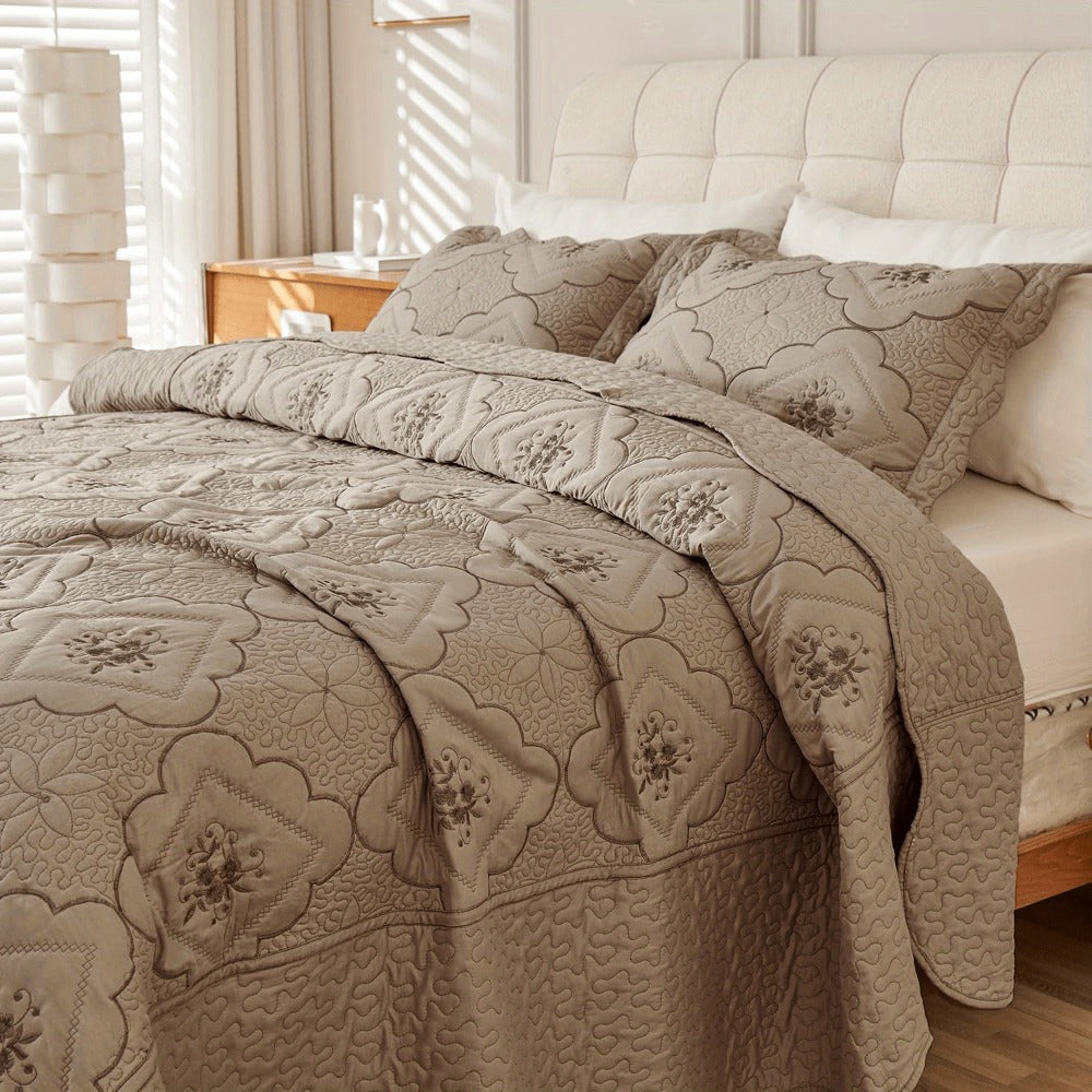 Quilt Set 3 Piece Floral Embroidery Bedspread - 100% Polyester Wrinkle Resistant Lightweight Quilted Coverlet with 2 Pillow Shams for Full Queen King Bed, Elegant Bedroom Decor in 19 Colors