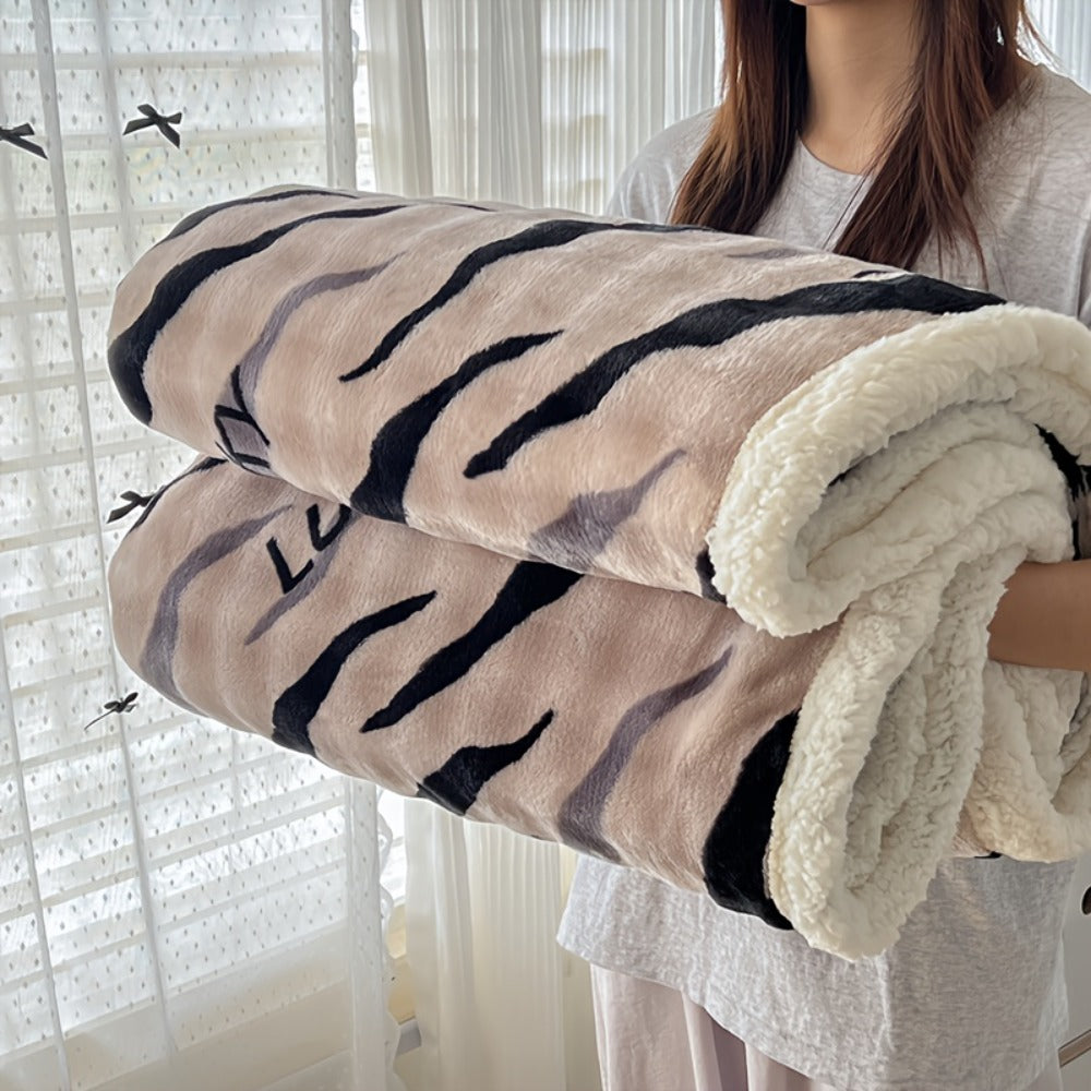 400-450gsm Heavyweight Flannel Blanket ¨C Thick Warm Woven Throw for Bed, Sofa & Bedroom, Machine Washable, 16 Patterns, 4 Sizes