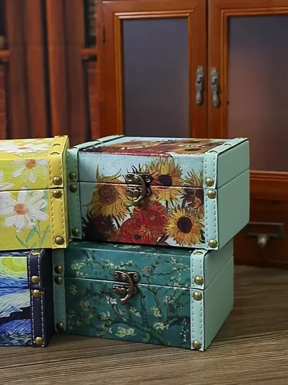 Wooden Storage Box with Lid Vintage Floral Design, Dust-Proof Decorative Trinket Box for Tabletop Jewelry Keepsake Organization, Scandinavian Style Small Wooden Box Gift