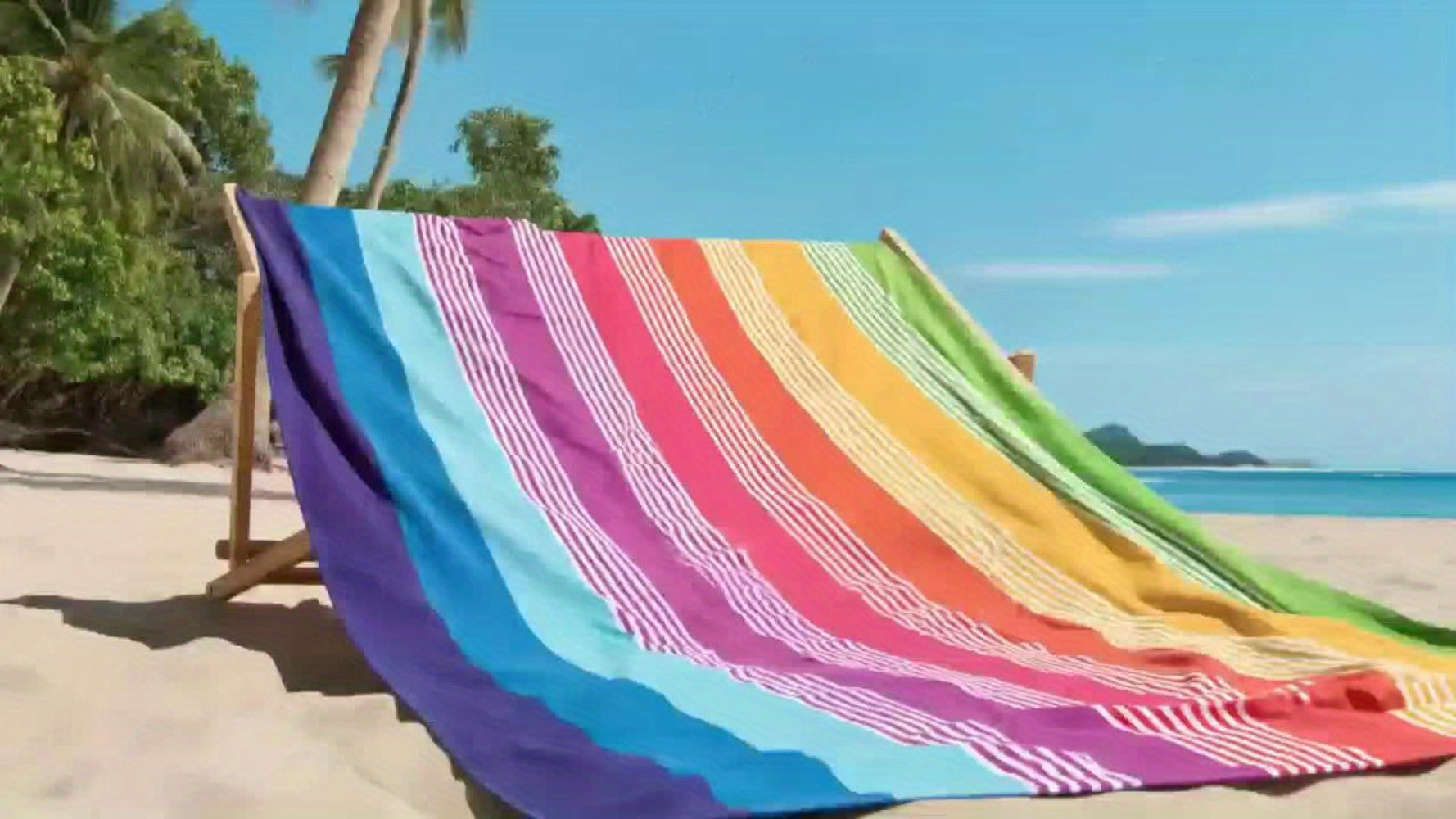 Oversized Beach Towel Extra Large 67x35 Inch Quick Dry Soft Absorbent Bath Towel Striped Tropical Camping Pool Travel Skin-Friendly