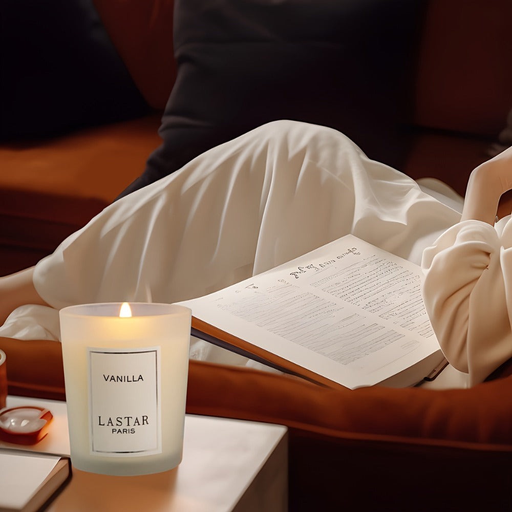 Vanilla Scented Candle in Round Glass Jar with Glitter Accents ¨C Soy Wax Aromatherapy Candle for Home, Hotel & Wedding Decor, Holiday Gift for Christmas, Valentine¡¯s Day & Mother¡¯s Day
