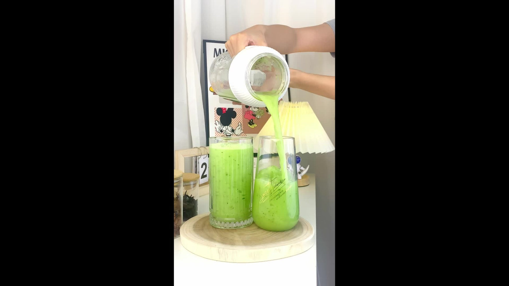 Portable Juicer Travel Blender with Digital Display 33.8oz - Motorized Wireless Blender for Smoothies, Milkshakes & Protein Shakes, Rechargeable Mini Blender for Gym, Picnic & Travel, No Outlet Needed
