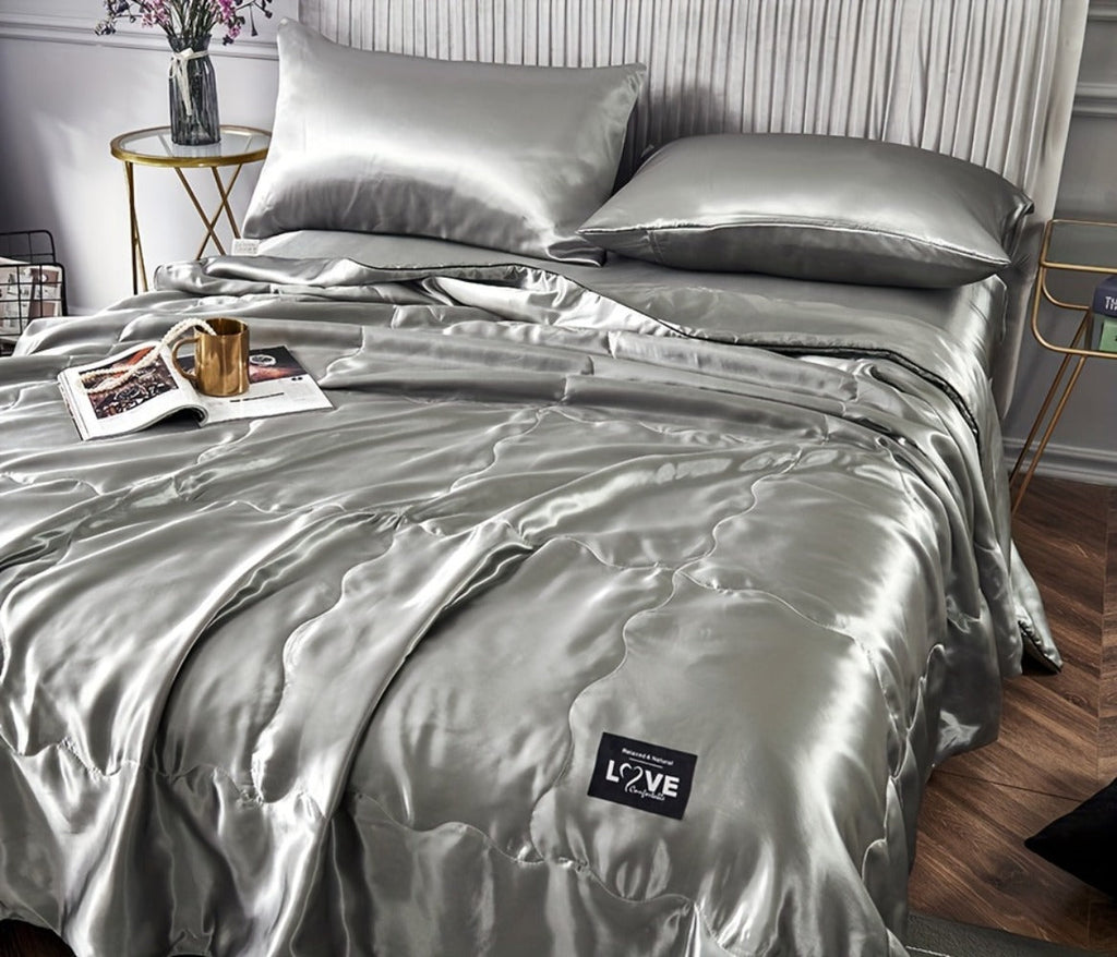 Cooling Satin Quilt Summer Comforter Ultra-Soft Breathable Lightweight Blanket, Machine Washable Satin Weave Bedspread for Home Dorm Hotel, Twin Full Size, White Silvery Grey Pink Lake Blue