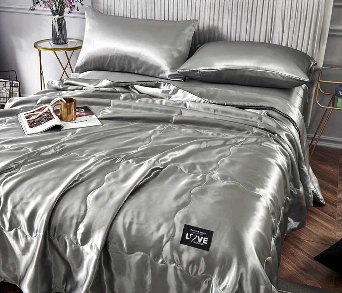 Cooling Satin Quilt Summer Comforter Ultra-Soft Breathable Lightweight Blanket, Machine Washable Satin Weave Bedspread for Home Dorm Hotel, Twin Full Size, White Silvery Grey Pink Lake Blue