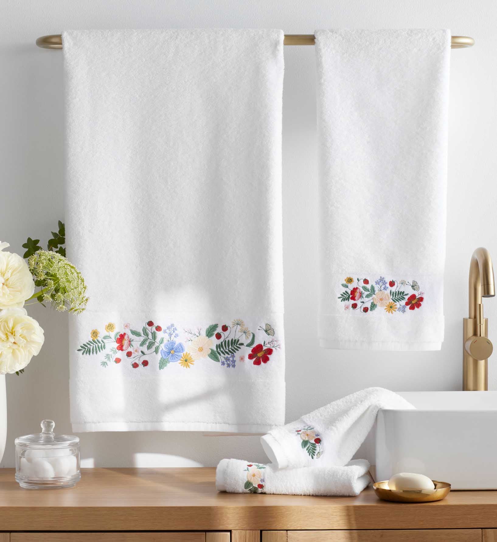 Embroidered Bath Towel - Strawberry Fields