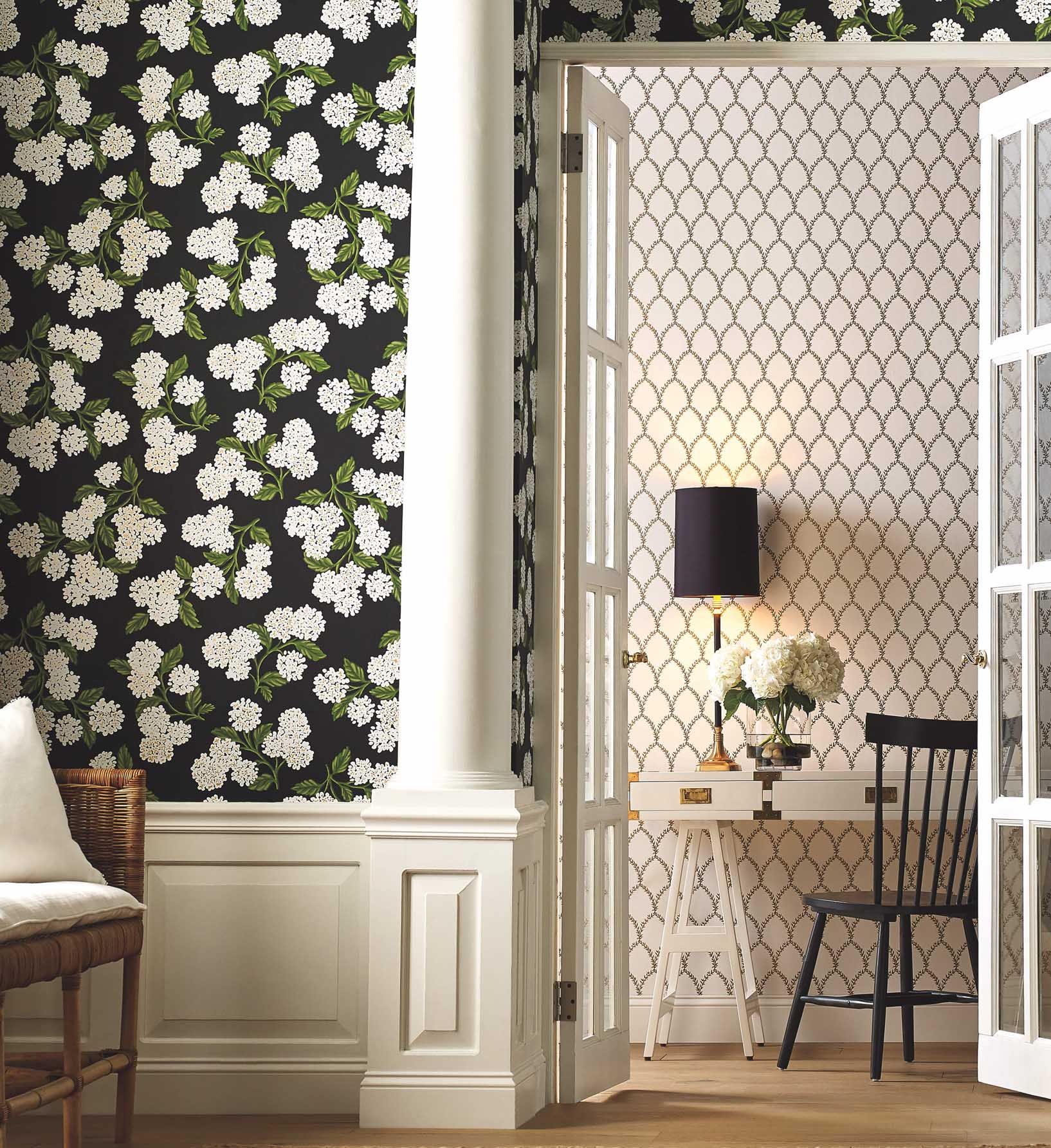 Laurel Wallpaper - Metallic Gold & White
