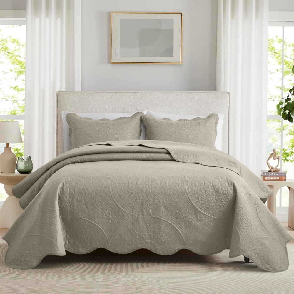 Quilted Bedspread Set 3 Piece ¨C Soft Floral Coverlet with Pillow Shams, Lightweight Breathable Quilt for Bedroom & Guest Room, All Season Bed Cover