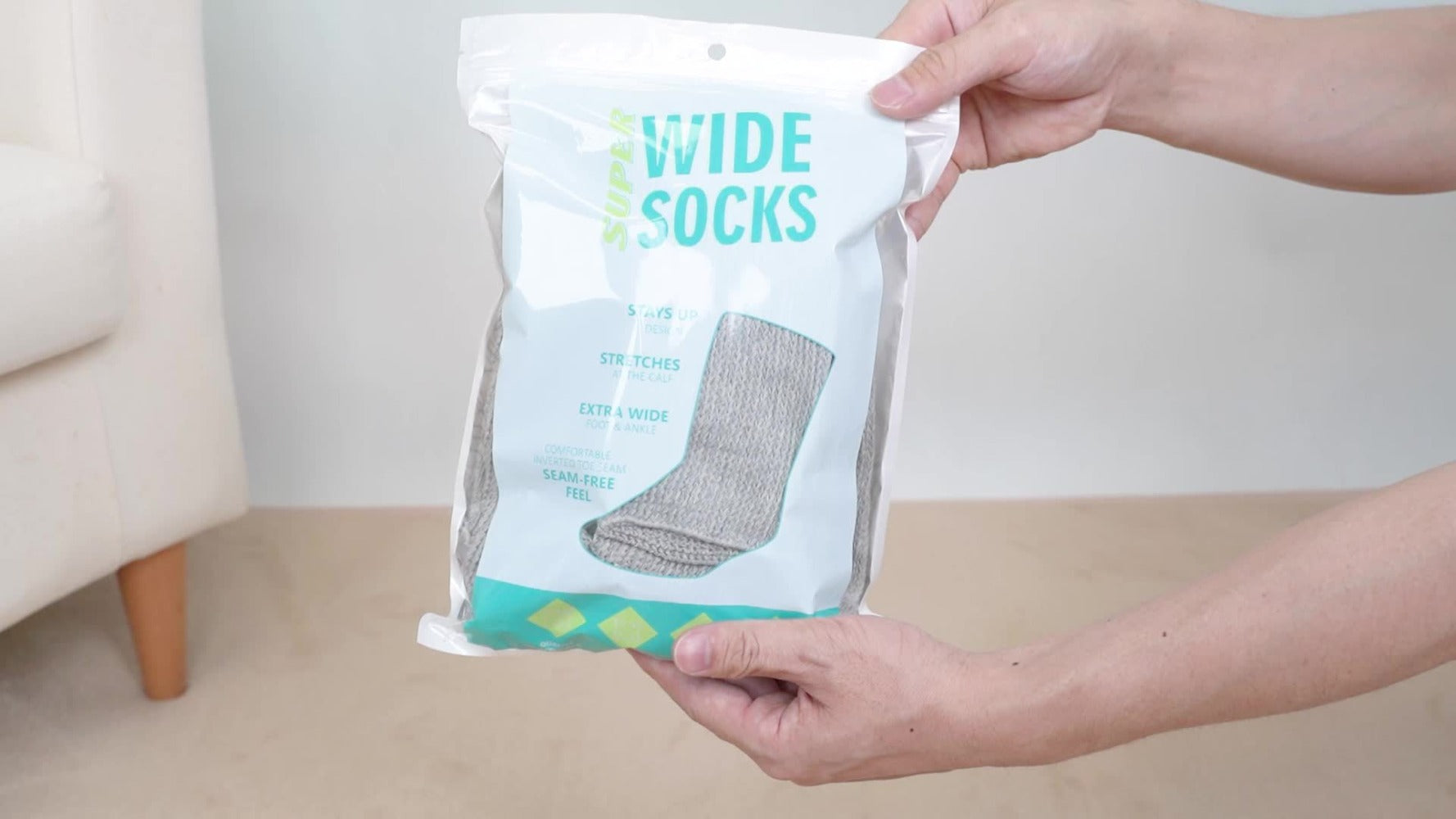 Anti-Slip Wide Socks for Swollen Feet 3 Pairs Grippy Sole Diabetic Non-Binding Breathable Edema Socks Reinforced Toe Heel Black White Grey Size 9-13 13-15