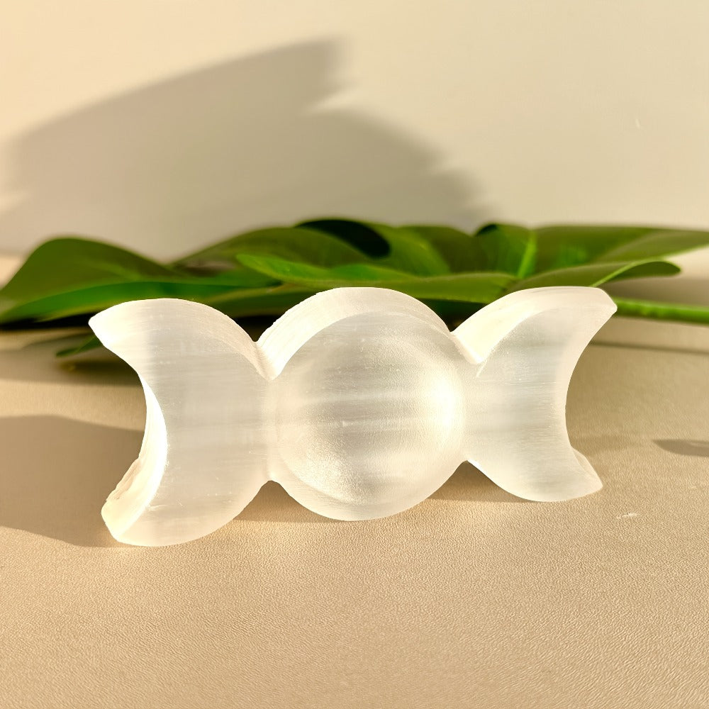 Natural Selenite Triple Charging Dish Crystal Charging Plate for Crystals and Stones, Quartz Crystal Cleansing Bowl Mineral Specimen Home Decor Crystal Gift for Meditation Reiki Energy Healing