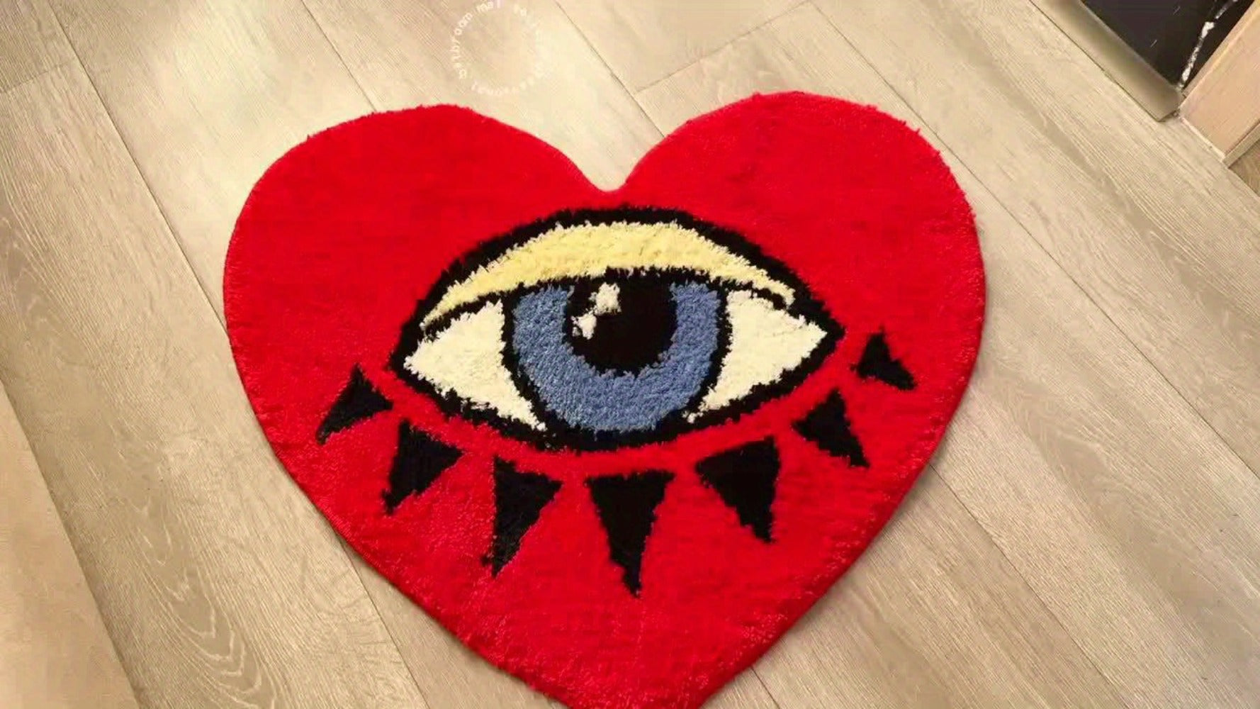 Eye Pattern Heart Shaped Bathroom Mat Plush Non-Slip Absorbent Bath Rug 20x24 inch Valentine Home Decor