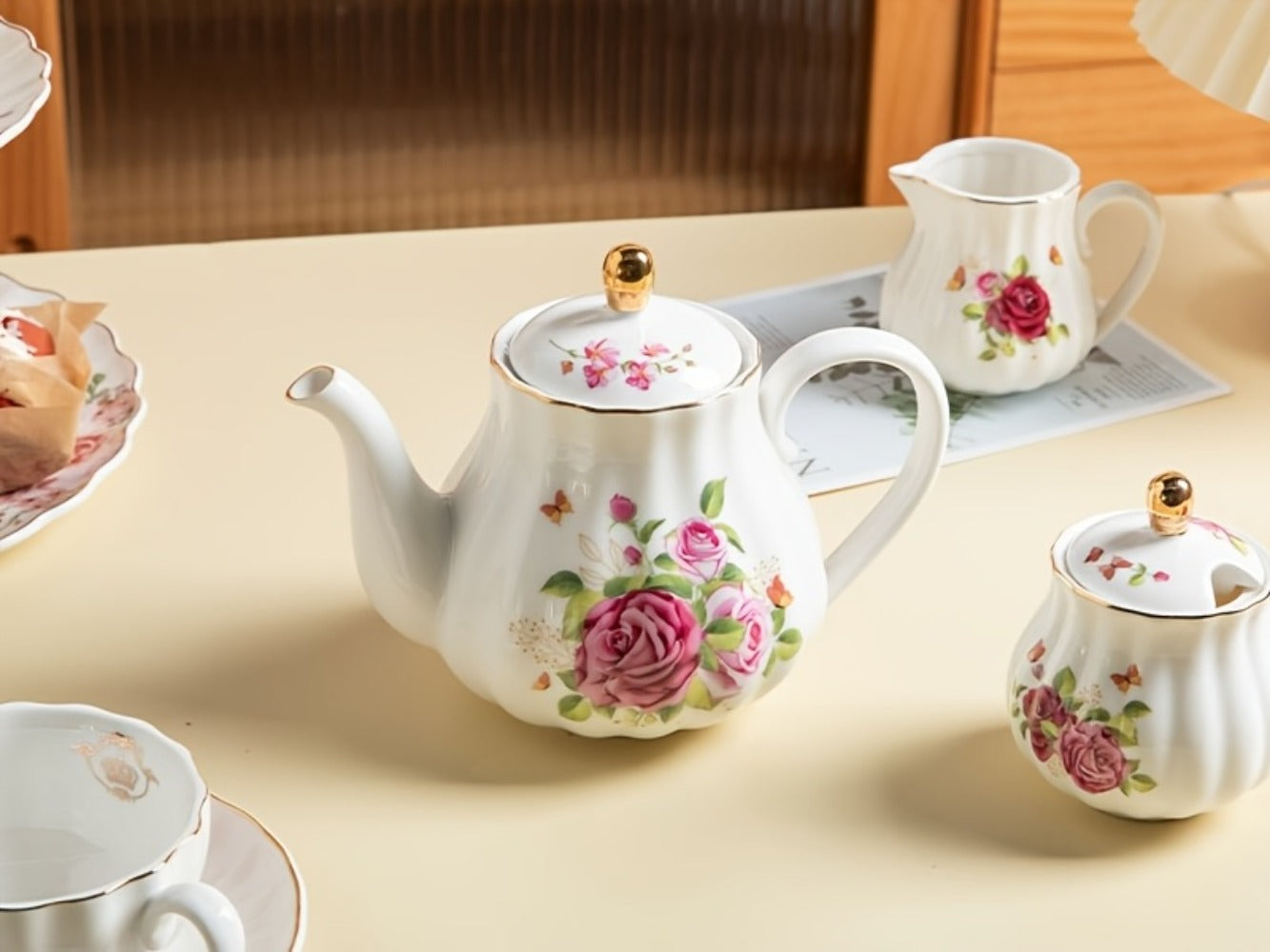 Porcelain Tea Set Service for 6 British Royal Floral Design with Teapot Sugar Bowl Cream Pitcher Teaspoons Tea Strainer 8oz Cups Saucers for High Tea Wedding Party Gift