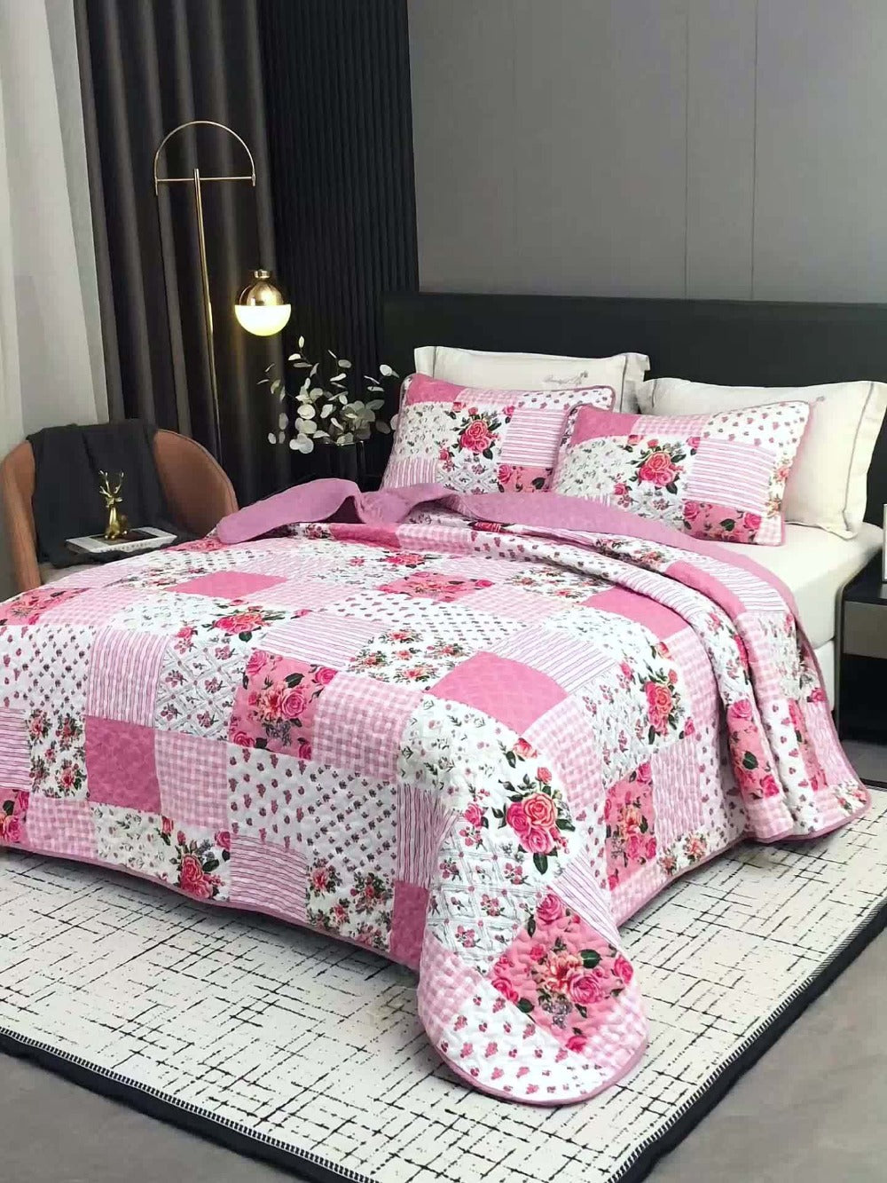 Quilted Bedspread Set 3 Piece Pink Floral Patchwork Comforter Set with 2 Pillowcases, Machine Washable All Season Bed Cover, Soft Breathable Bedroom Bedding Set Twin Full Queen King