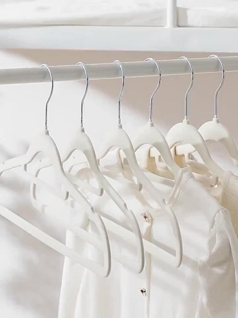 Non-Slip Velvet Hangers with 360¡ã Rotating Hook & Hanger Buckles ¨C Space Saving Closet Organizer Set (50pcs or 20pcs)