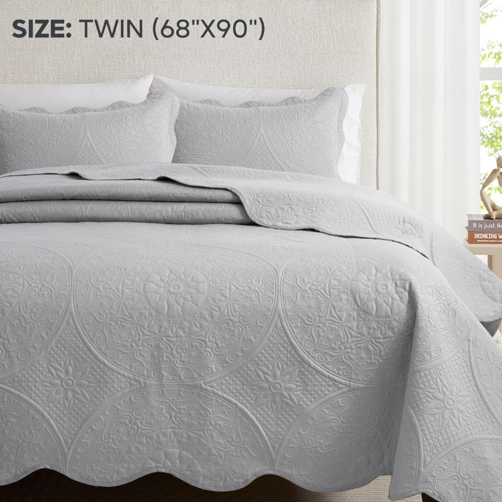 Quilted Bedspread Set 3 Piece ¨C Soft Floral Coverlet with Pillow Shams, Lightweight Breathable Quilt for Bedroom & Guest Room, All Season Bed Cover