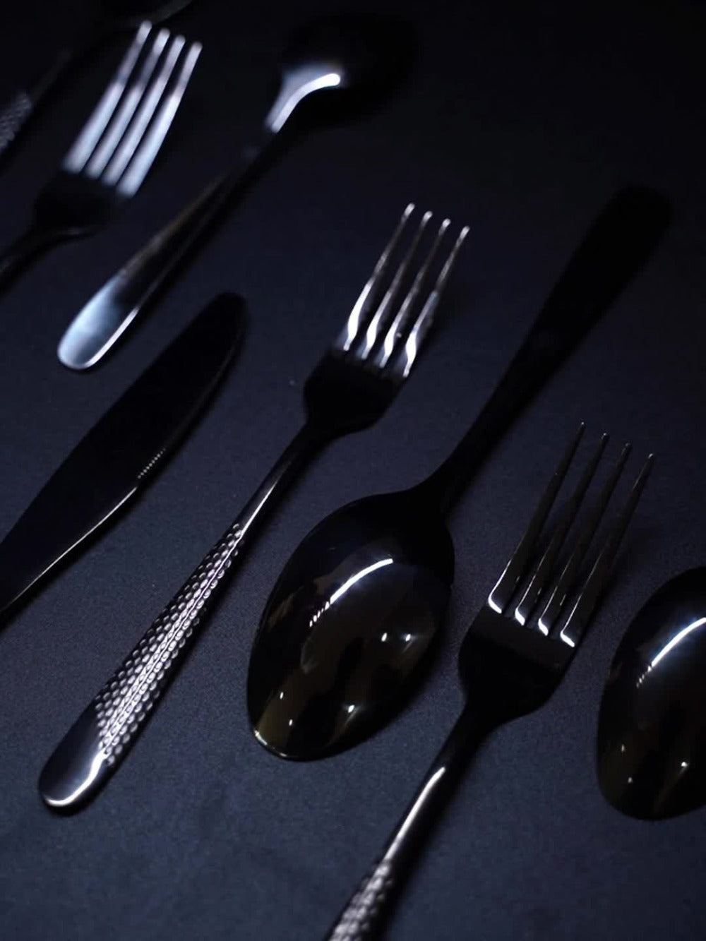 Stainless Steel Flatware Set 40/48 Piece ¨C 304 Silverware Set for 8 Hammered Mirror Polished Rose Gold Cutlery with 2-in-1 Serrated Knife Dishwasher Safe Modern Utensils for Home Restaurant Wedding