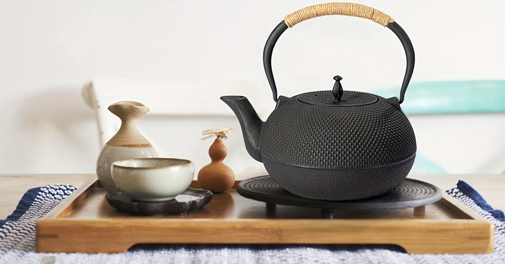 Cast Iron Teapot with Stainless Steel Infuser 60 oz ¨C Japanese Style Tea Kettle for Camping & Home Brewing