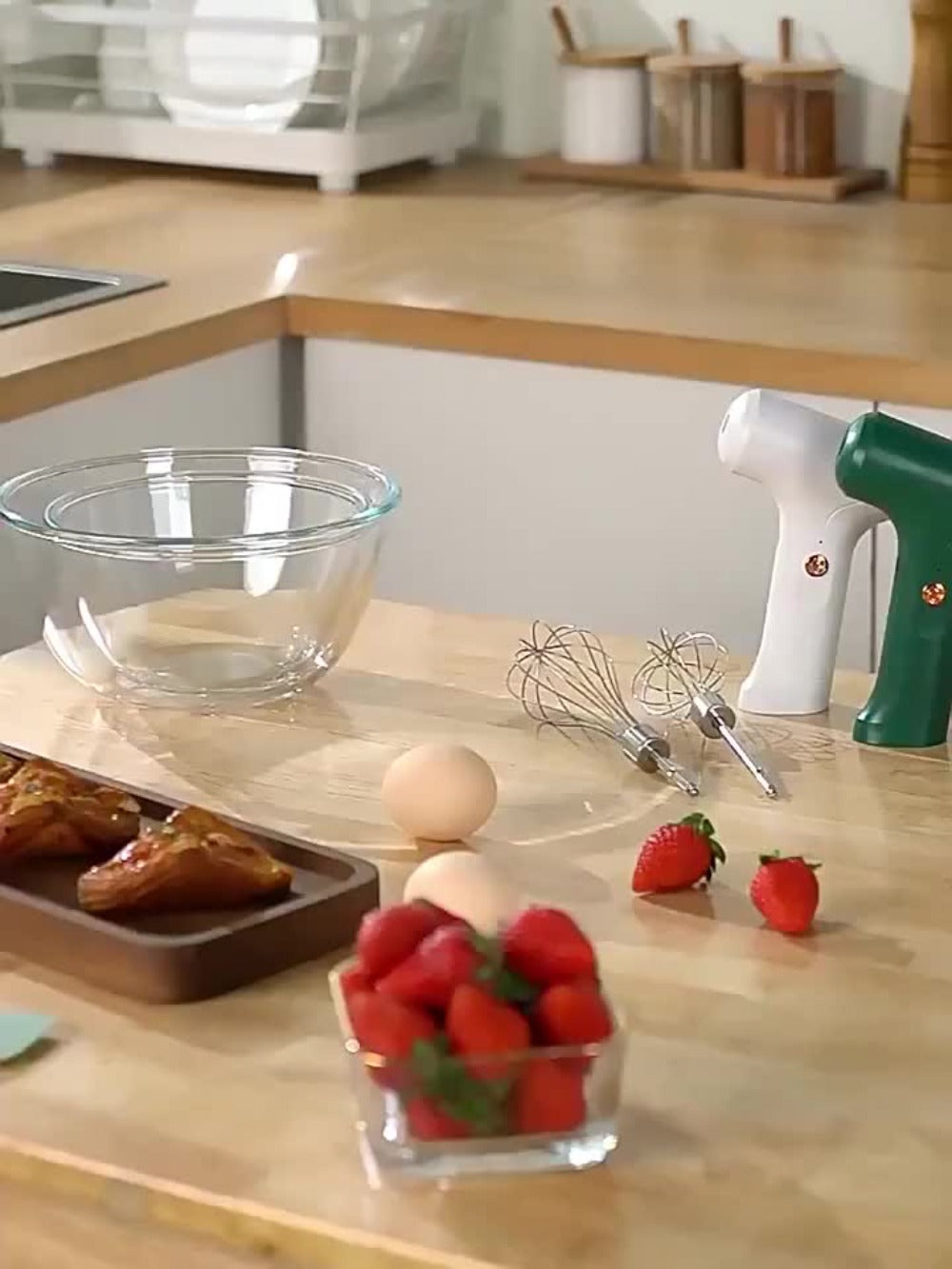 Cordless Electric Hand Mixer Mini USB Rechargeable Whisk Beater 1500RPM for Whipping Cream Cake Batter Ice Cream Egg Beating Home Kitchen Baking