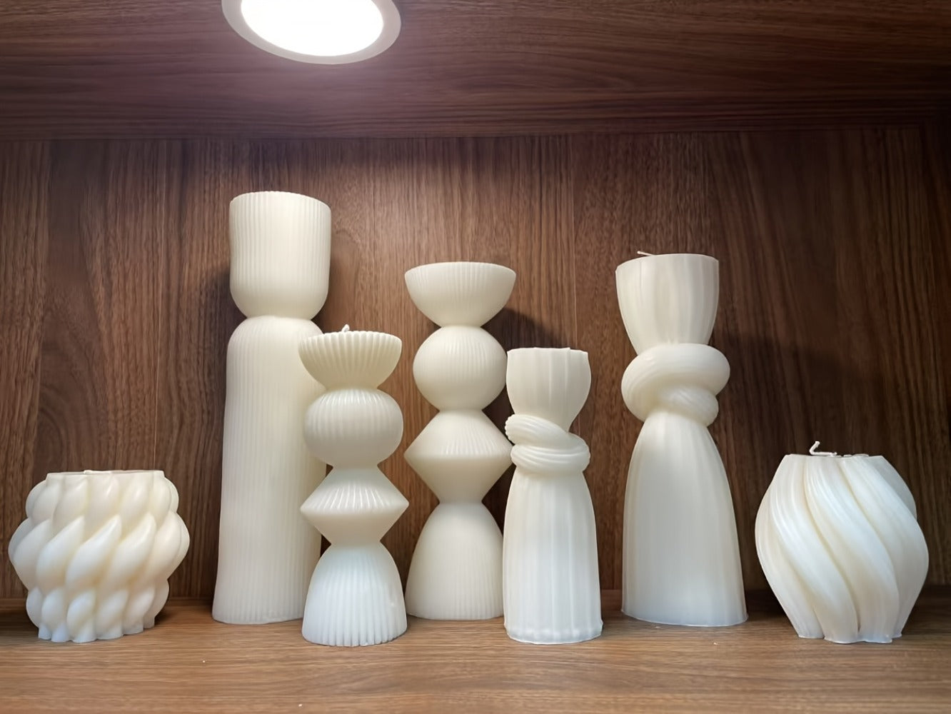 Ribbed Pillar Candles 7-Pack Large Soy Wax, Handmade Aesthetic Pillar Candle Set for Home Decor, Wedding Centerpiece, Shelf Decor, Dining Table & Housewarming Gift ¨C White, Black, Blue, Orange with Glitter