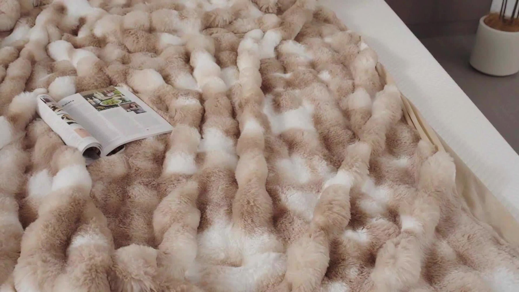 Faux Rabbit Fur Fluffy Blanket ¨C Thick Warm Soft Plush Throw for Bed & Living Room, Luxury Furry Blanket, 8 Colors, 4 Sizes